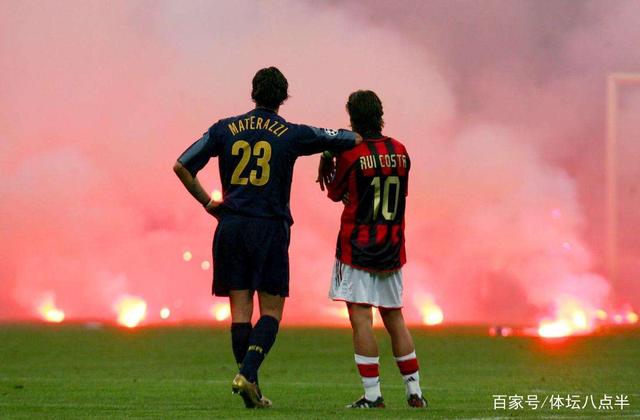 邮报：红军vs毕包前安菲尔德主看台发生误报，球迷被暂时疏散（邮报：利物浦vs毕尔巴鄂赛前安菲尔德主看台误报，球迷短暂撤离）