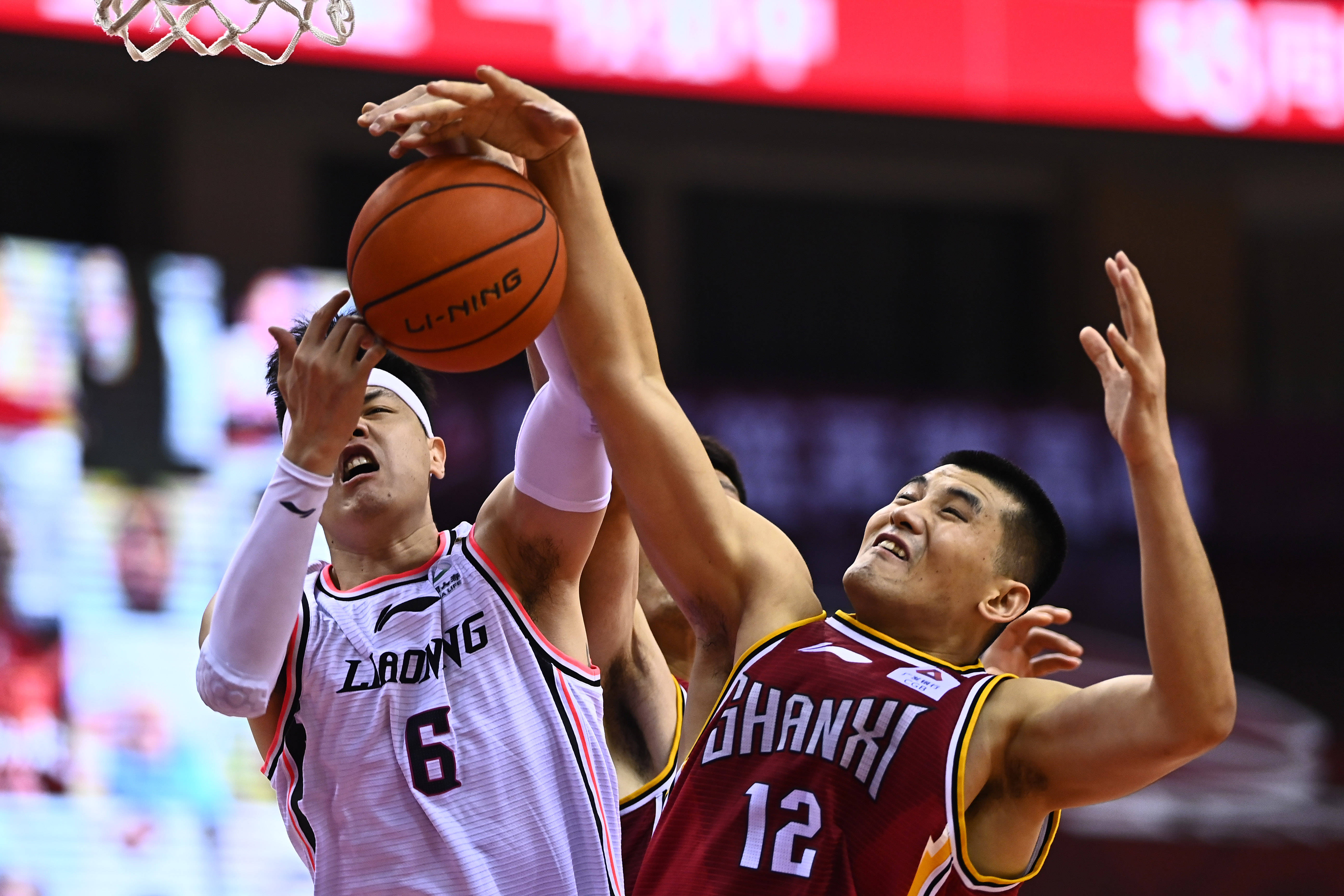 马刺主帅：文班很可能在下场面对雷霆时复出（马刺主帅透露：文班预计下场战雷霆复出）