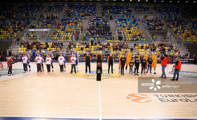 霍姆格伦的表现成为雷霆不败之魂（霍姆格伦神勇发挥成就雷霆不败之魂）