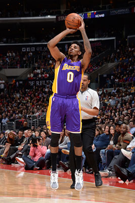 这脚传球太精准了（这一脚传球精准到位）