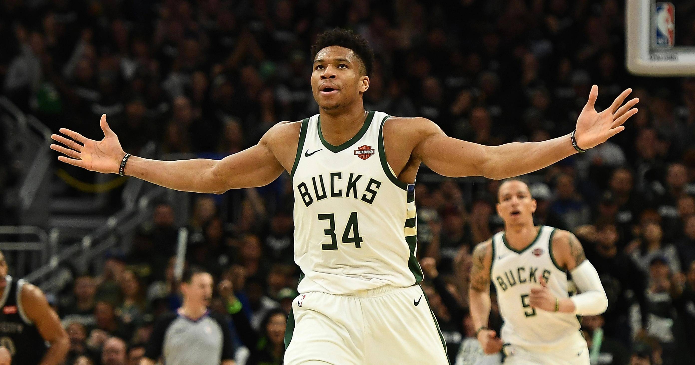 场均14.1分3.4板！戴格诺特：阿杰伊·米切尔关键时刻的成长明显（场均14.1分3.4板，戴格诺特称阿杰伊·米切尔关键时刻进步显著）