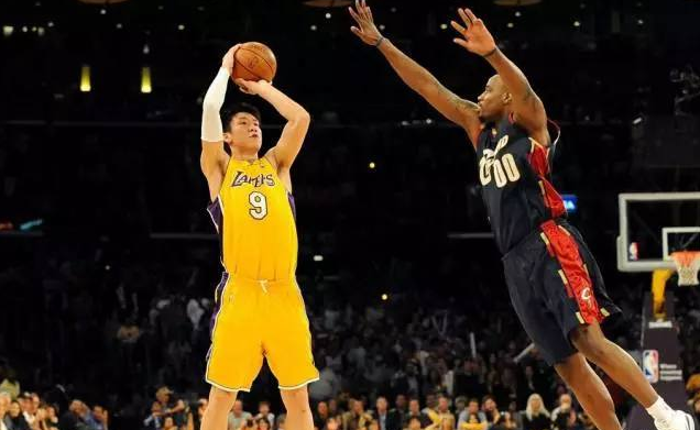 球队战术执行高效，连胜势头不减（战术贯彻到位，连胜态势延续）