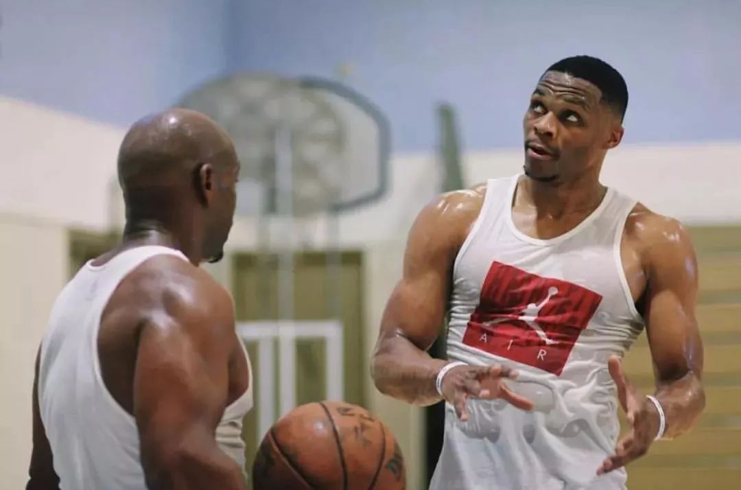 范戴克：萨拉赫？他马上要去踢非洲杯，对我们来说没什么变化（范戴克谈萨拉赫将征战非洲杯：对我们影响不大）