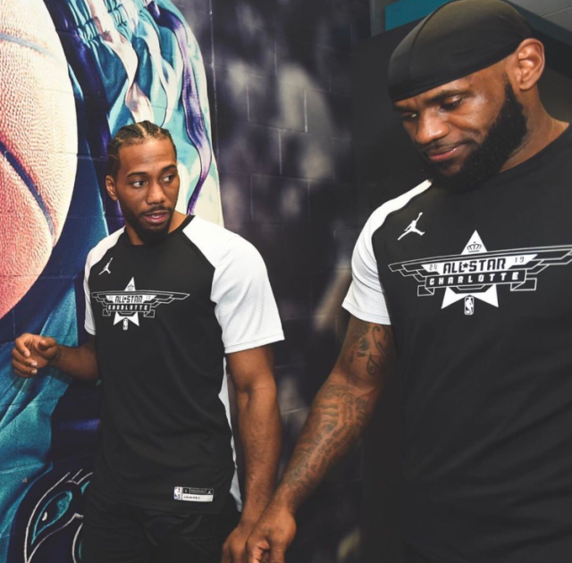 Shams：独行侠愿意聆听关于加福德+汤普森+拉塞尔的报价（Shams：独行侠对加福德、汤普森、拉塞尔的交易报价持开放态度）