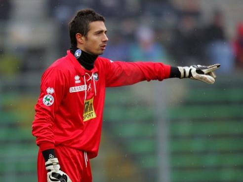 梅西出席梅西杯开幕活动，并与现场小球员们互动（梅西亮相梅西杯开幕式，与现场小球员亲切互动）