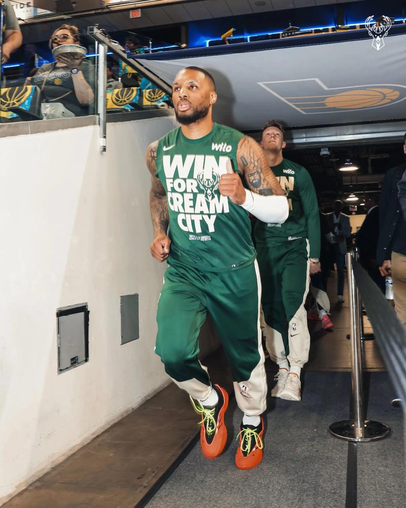 尼克斯击败雄鹿成功晋级，近7场两队对决尼克斯6胜1负（尼克斯力克雄鹿挺进下一轮，最近7次交锋6胜1负）