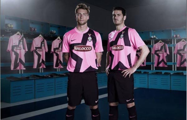 瑞士媒体：一名瑞士裁判涉嫌在女足更衣室偷拍1550小时视频（瑞媒称瑞士裁判疑在女足更衣室偷拍，涉约1550小时影像）