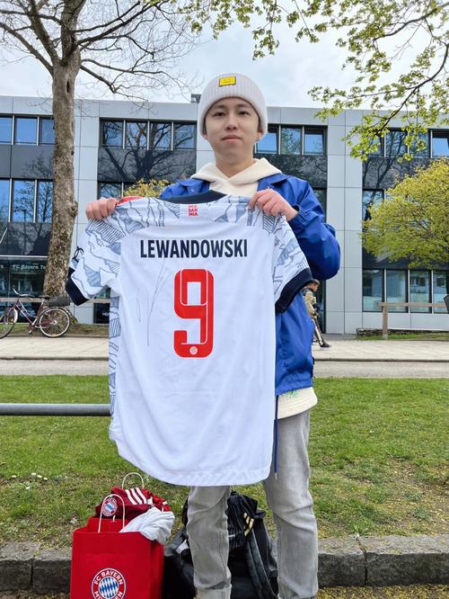 惨遭9连败！鹈鹕2胜15负继续排名西部垫底（鹈鹕遭遇九连败，2胜15负仍居西部末位）