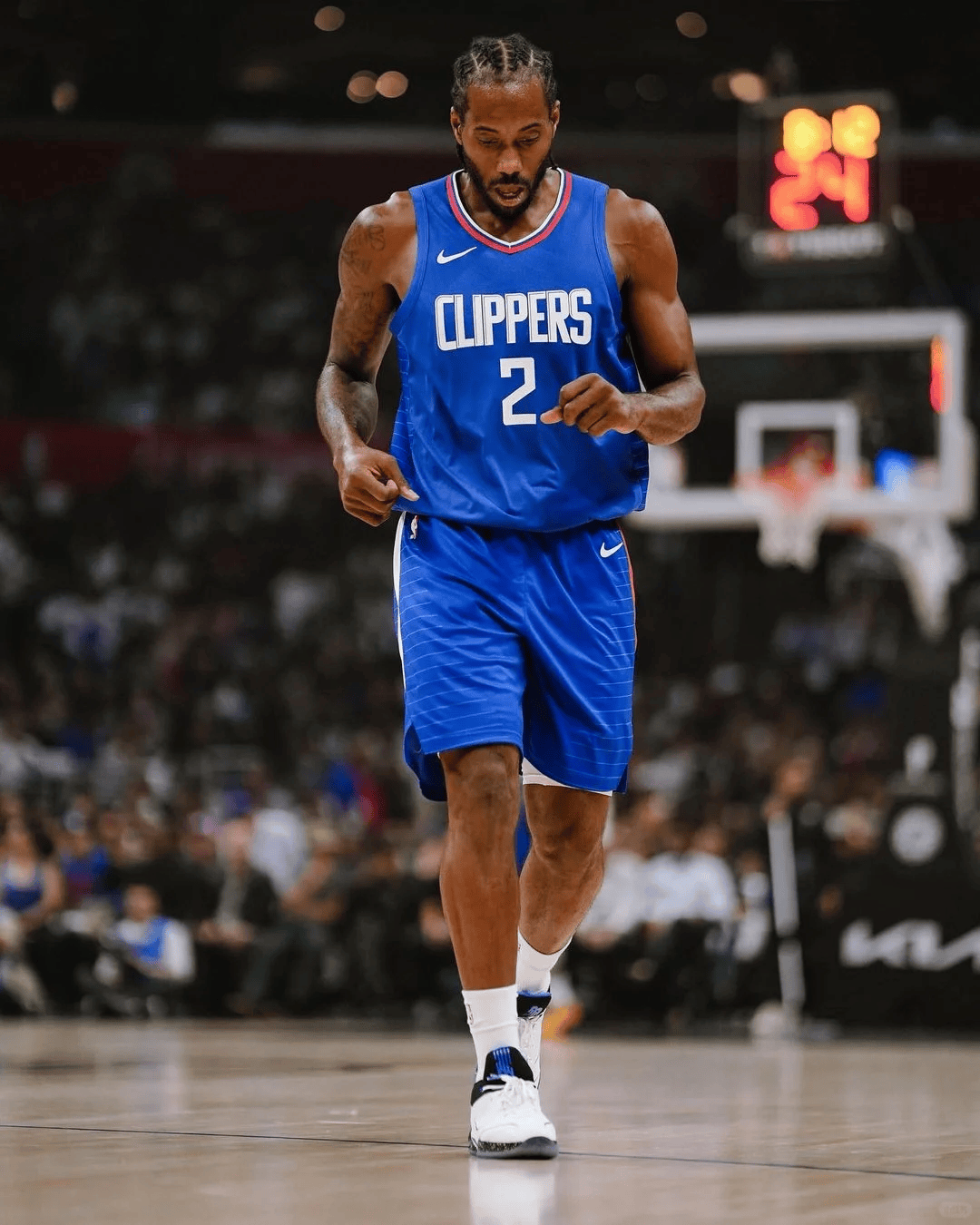 持续稳定！阿森纳大将萨利巴在北伦敦德比中表现出色（稳定如一！阿森纳中卫萨利巴北伦敦德比表现抢眼）