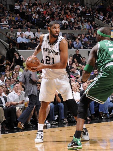 本赛季仅快船在三节结束落后时没赢过球，共计0胜14负（本季仅快船三节落后未曾翻盘：0胜14负）