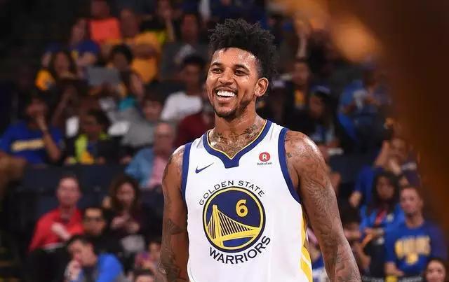 镜报：曼联1月无法召回霍伊伦，那不勒斯有欧冠资格就能买断（镜报：曼联冬窗不能召回霍伊伦，那不勒斯若获欧冠席位可执行买断）