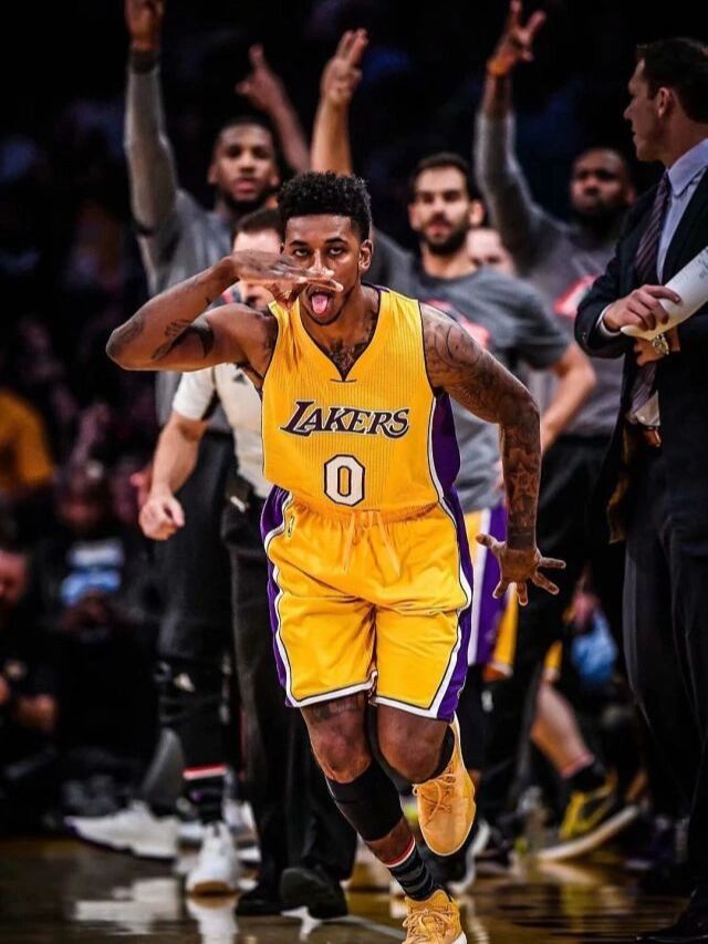 乔纳森-戴维：我可以踢任何位置；一直在训练后进行加练（乔纳森-戴维：位置不设限，训练后我总会加练）