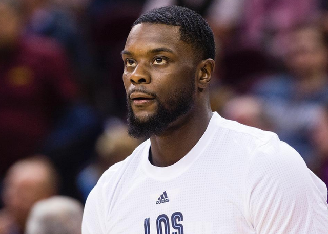 攻防建功！哈特抢断后又补篮得手 帮助尼克斯反超打停猛龙（哈特攻防一体：抢断后跟进补篮助尼克斯反超，猛龙被迫暂停）