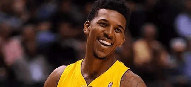 李璇：据我所知，现在球员的阴阳合同还有不少（李璇：据我了解，球员阴阳合同现象仍不在少数）